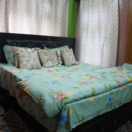 Wani Guest House Gulmarg Buitenkant foto
