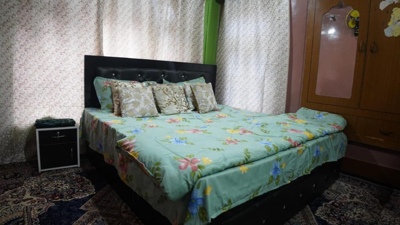 Wani Guest House Gulmarg Buitenkant foto