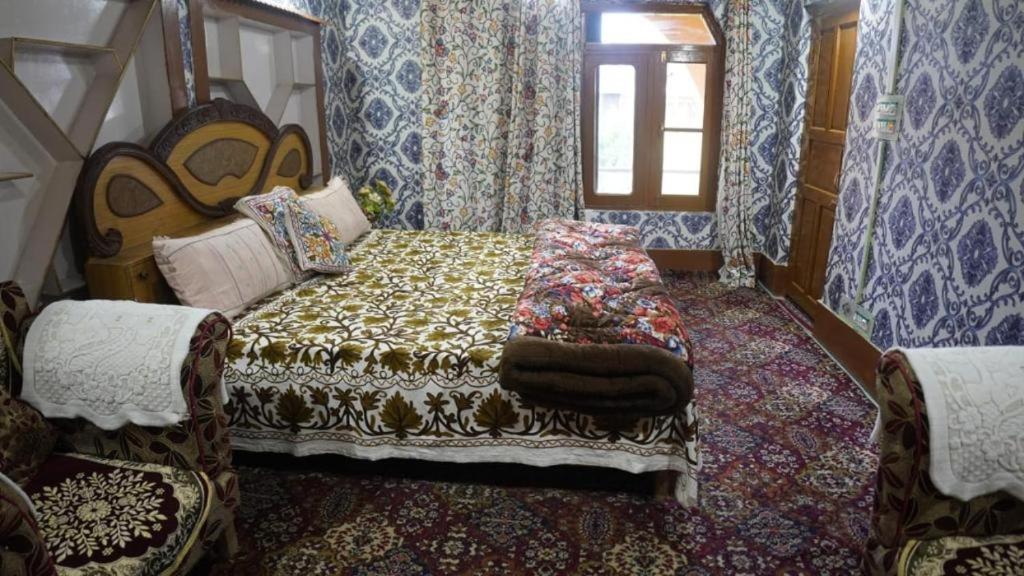 Wani Guest House Gulmarg Buitenkant foto